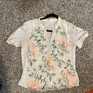 Beautiful embroidered blouse great with jeans and spring